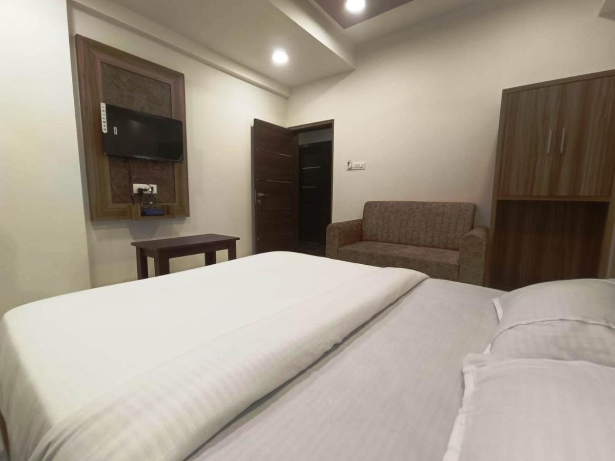 Sai Sagar Lodging & Boarding Ulhāsnagar エクステリア 写真